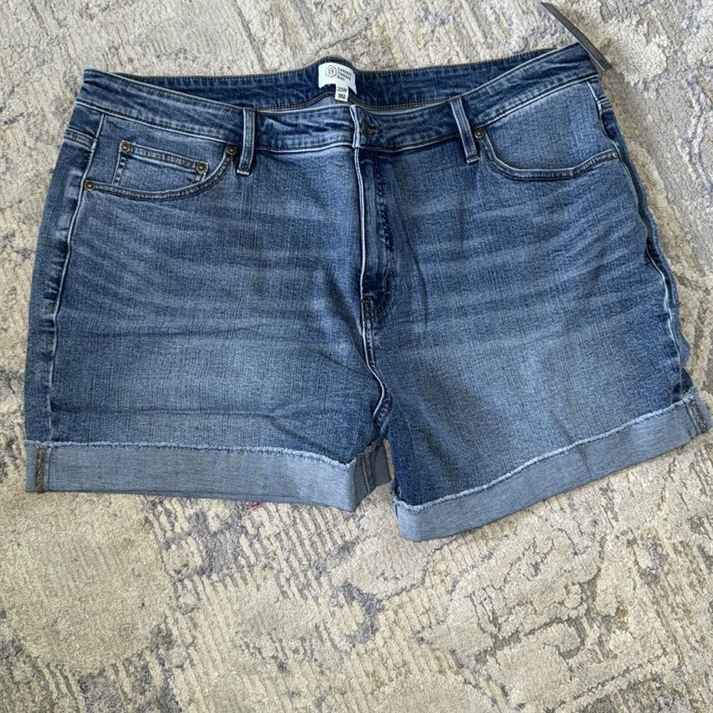 Candace Cameron Bure dark wash Denim Short 20W NWT - Picture 8 of 9